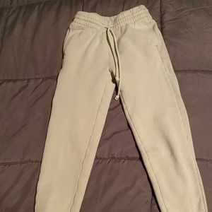 Aritizia TNA Cozy boyfriend joggers sweatpants 2XS